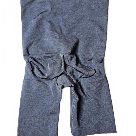 Assets by Spanx Women's Black Shaping Shorts Size Small/Medium - Picture 2 of 4